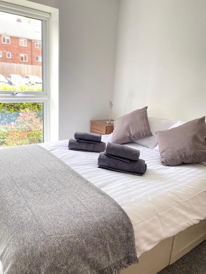 2 Double Beds Or 4 Singles, 2 Bathrooms, Free Parking, Smart Tv'S, Close To Gunwharf Quays, Beach & Historic Dockyard Портсмът Екстериор снимка