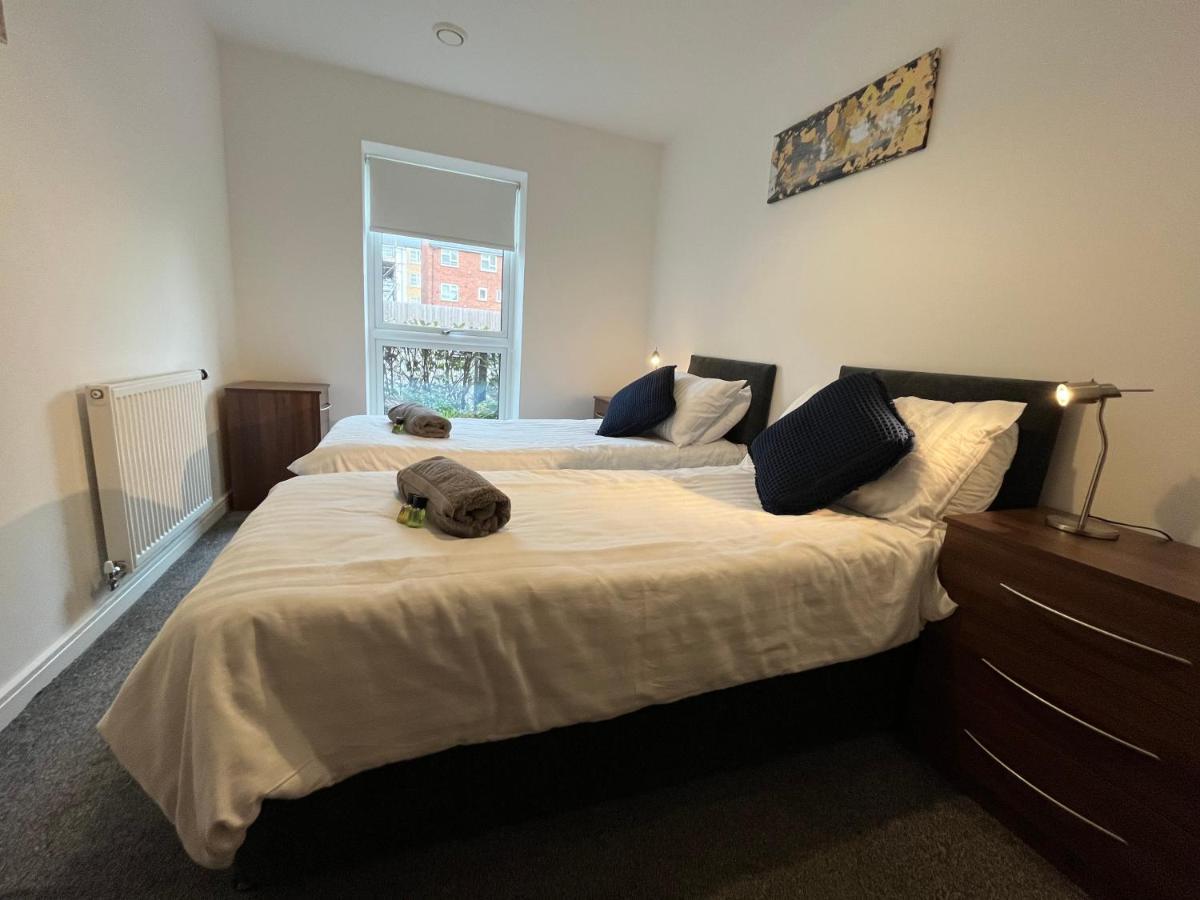 2 Double Beds Or 4 Singles, 2 Bathrooms, Free Parking, Smart Tv'S, Close To Gunwharf Quays, Beach & Historic Dockyard Портсмът Екстериор снимка